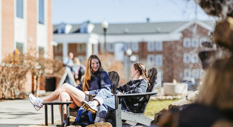 FItn_tech_studentsonplaza1